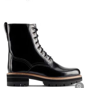 Black Clark’s boots. Perfect condition